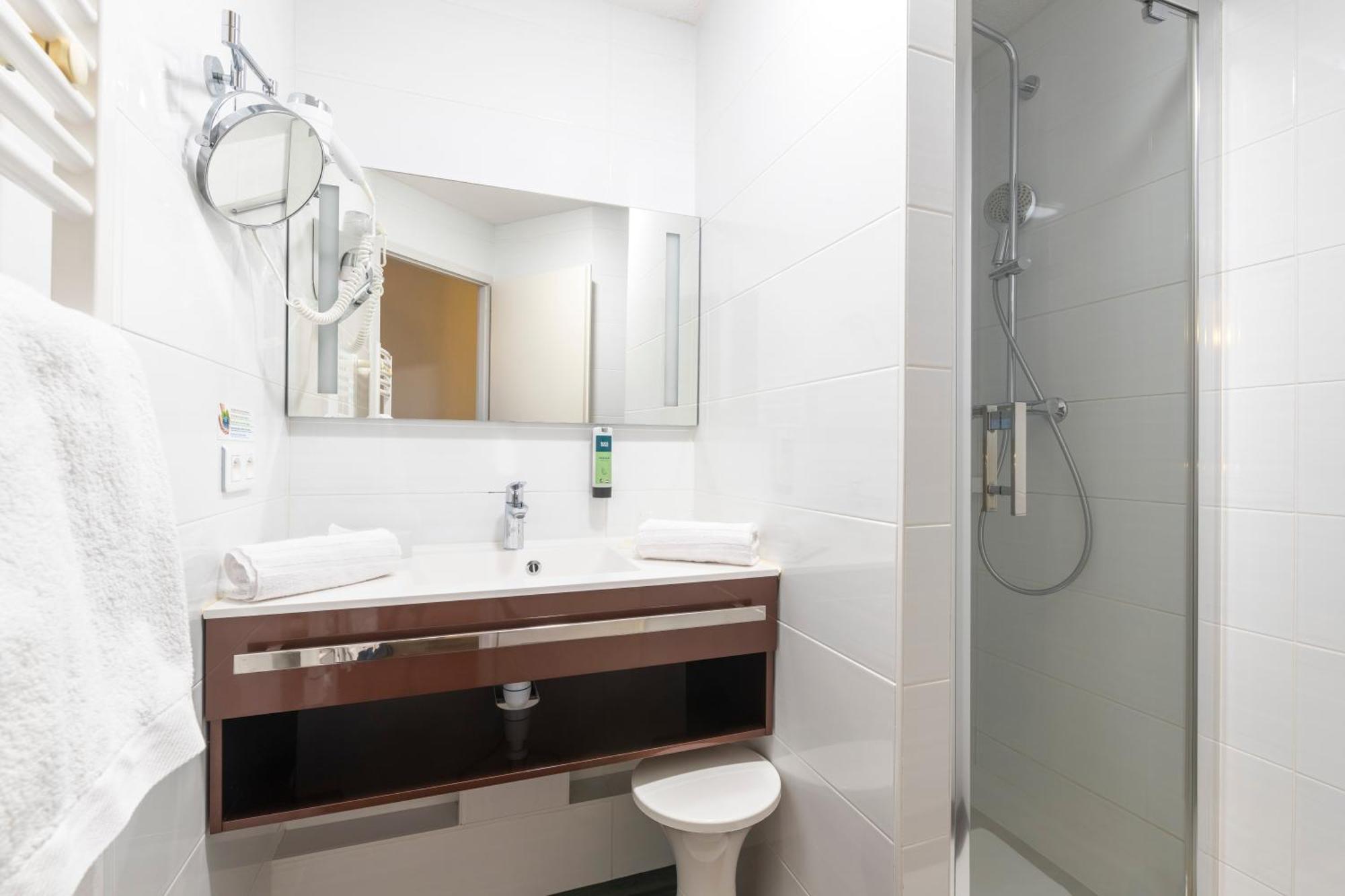 Logis Hotel Arc En Ciel 또농-레-방 외부 사진